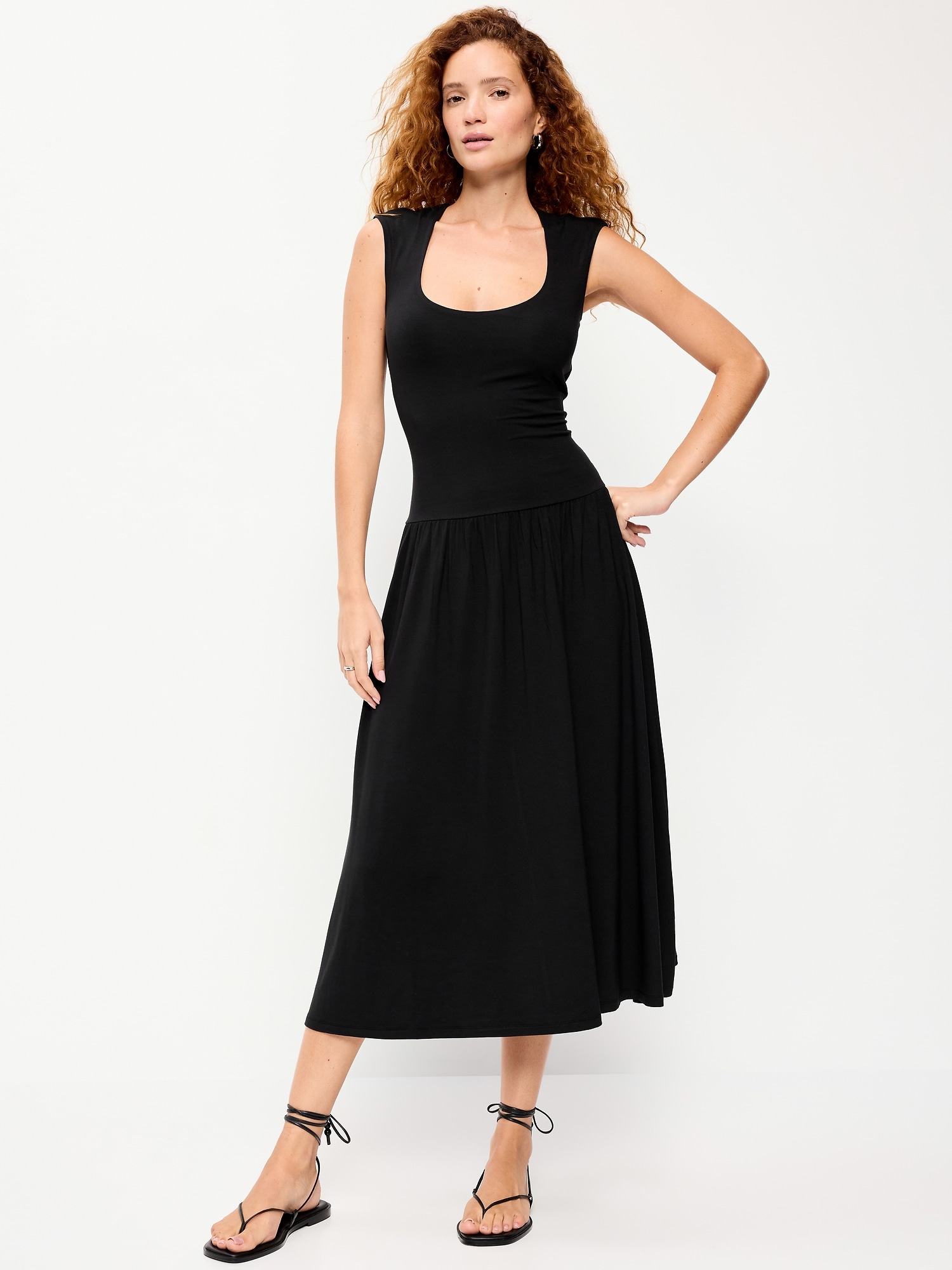 ROBE MI-LONGUE À TAILLE TOMBANTE EN TRICOT DE JERSEY
