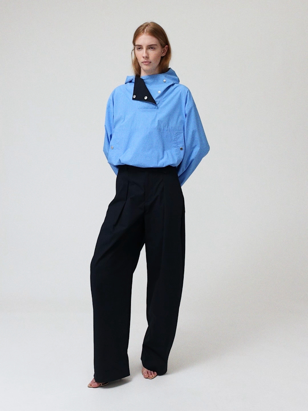 GAP × Victoria Beckham ハイライズ プリーツトラウザー Gap公式オンラインストア | Gap × Victoria Beckham ハイライズ