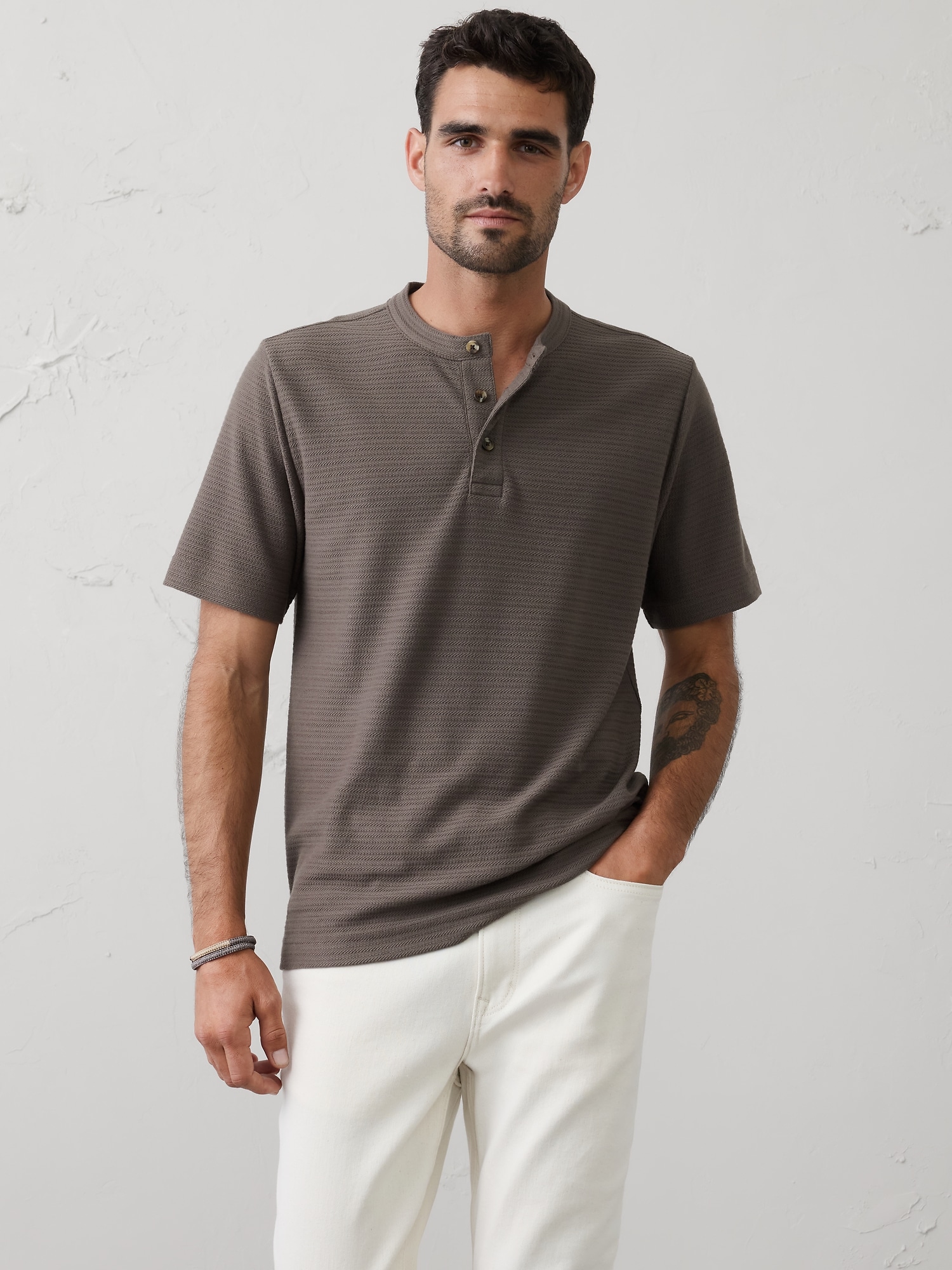 Banana Republic Standard-Fit Crows Foot Textured Henley INTERNATIONAL SHIPPING