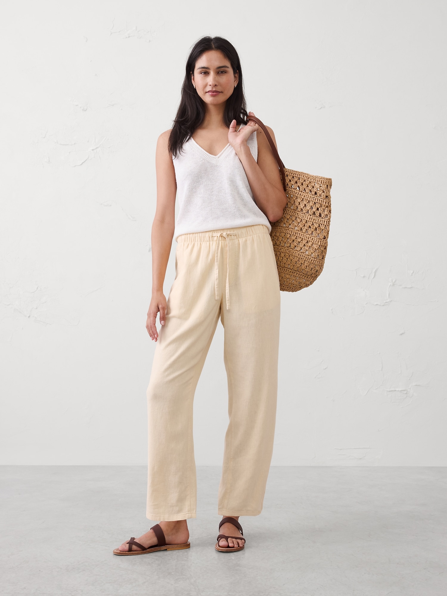 Straight-Leg Mid-Rise Linen-Blend Pant
