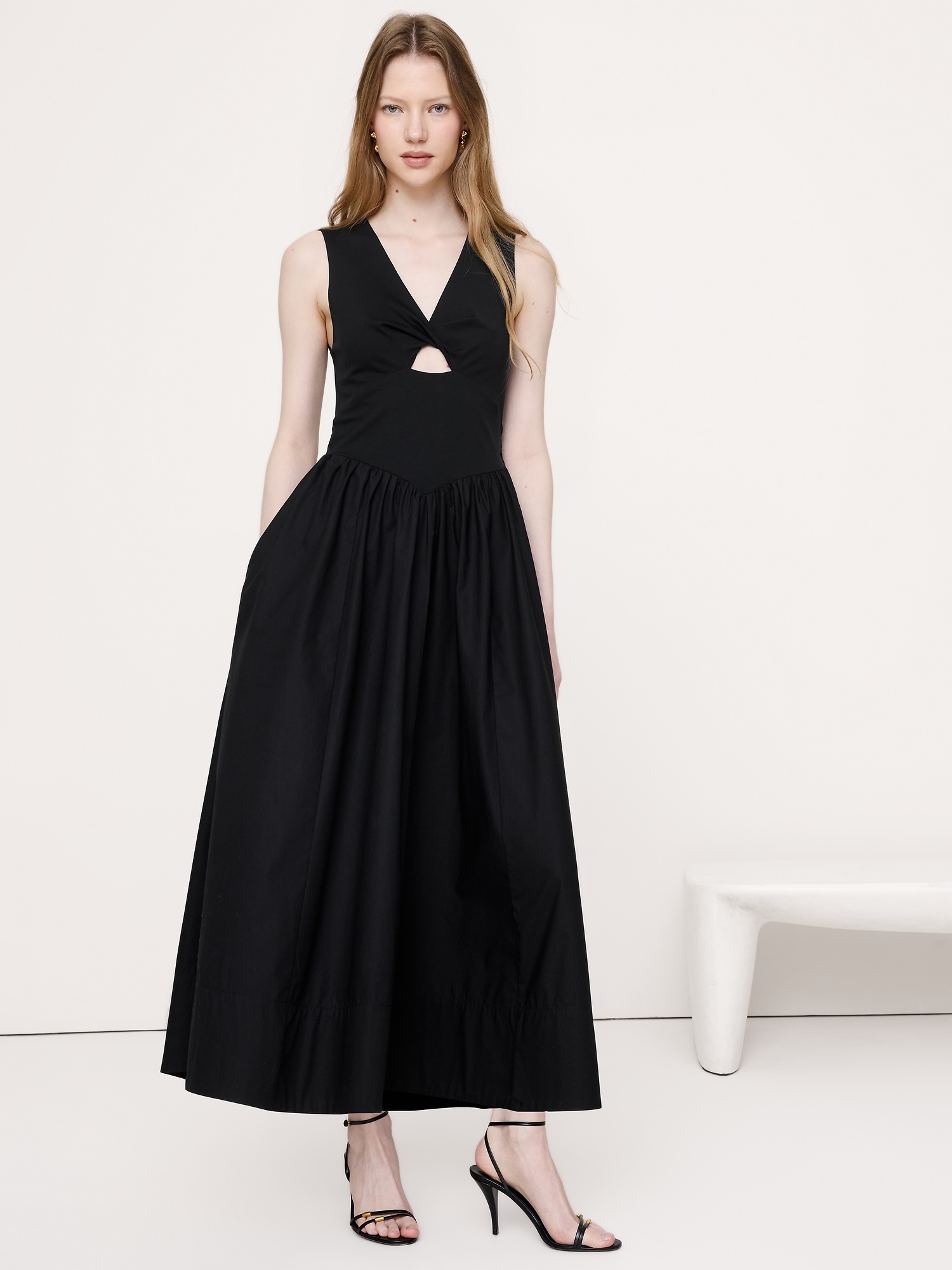 ROBE LONGUE EN JERSEY ET POPELINE DE COTON À DÉCOUPES