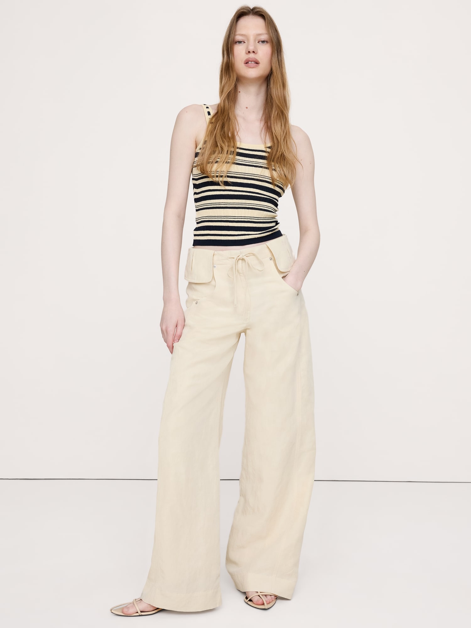 PANTALON À JAMBE LARGE À CEINTURE REPLIÉE EN TENCEL™ ET LIN