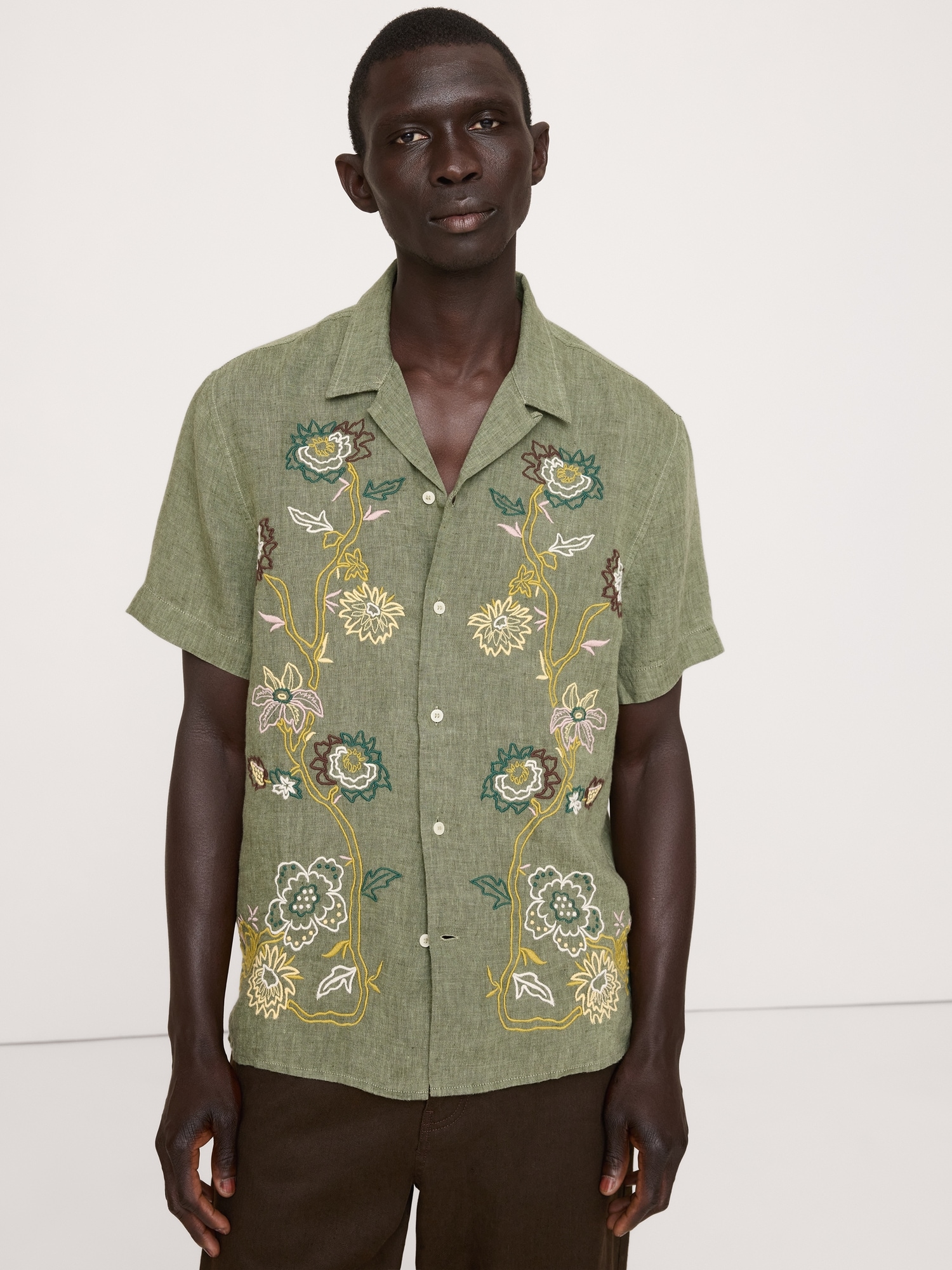 CHEMISE DE VACANCES À COUPE STANDARD EN LIN BRODÉ