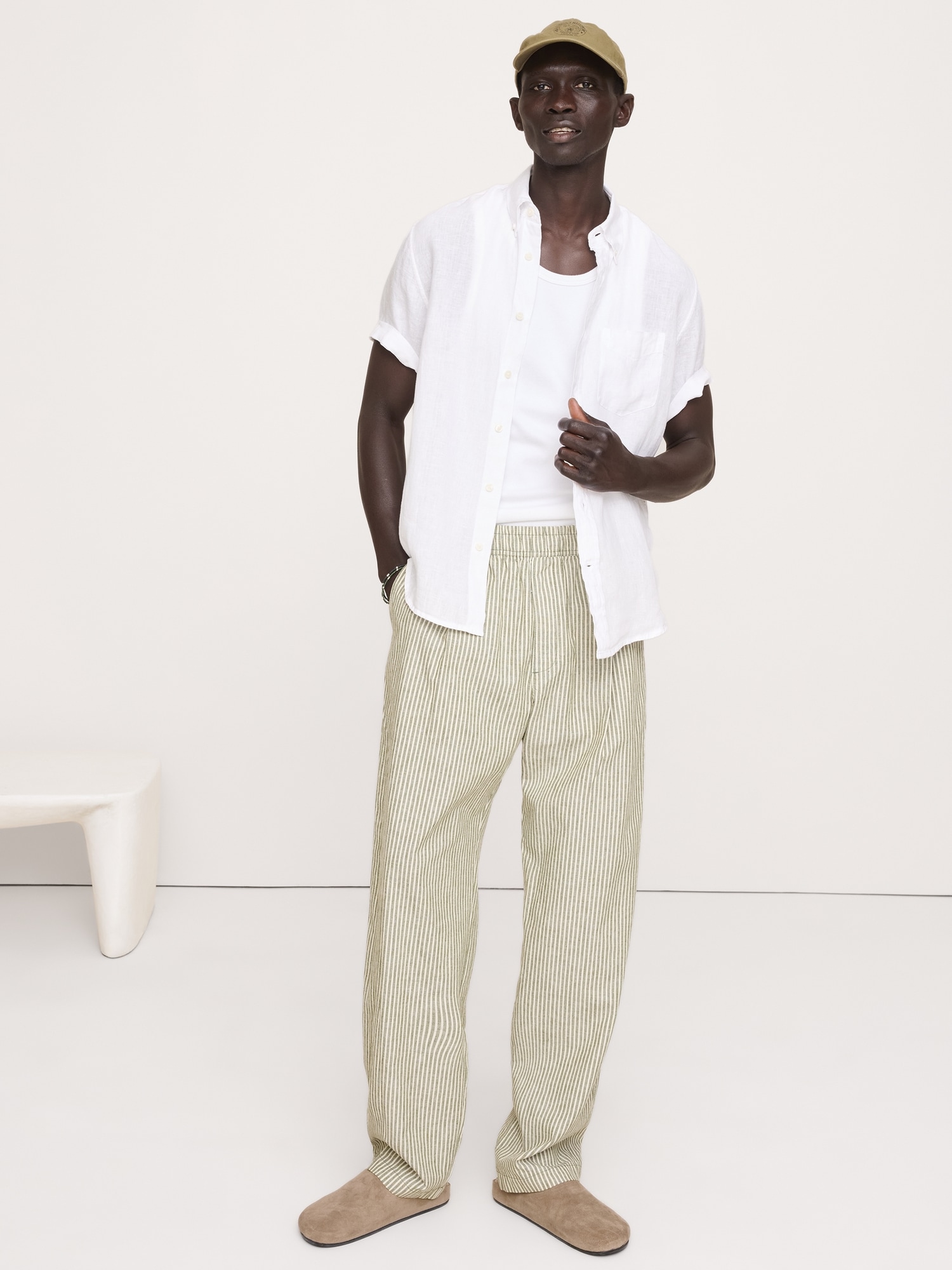Relaxed Linen-Cotton Pleated Pull-On Pant