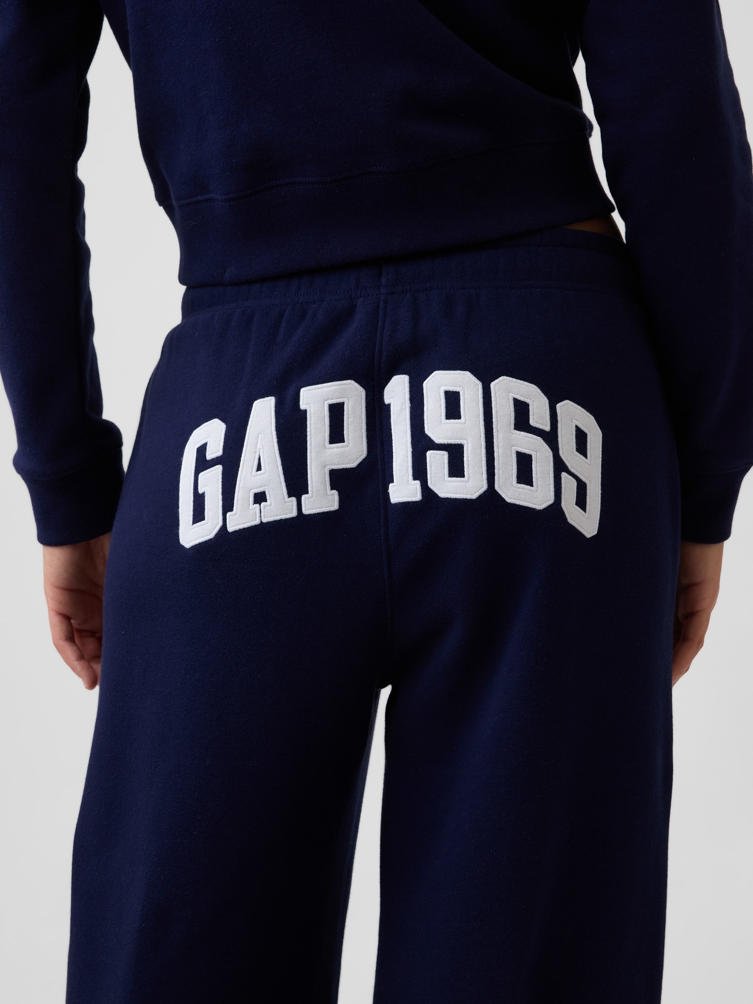 Gap公式オンラインストア | GAPグラフィック ストレート スウェットパンツ