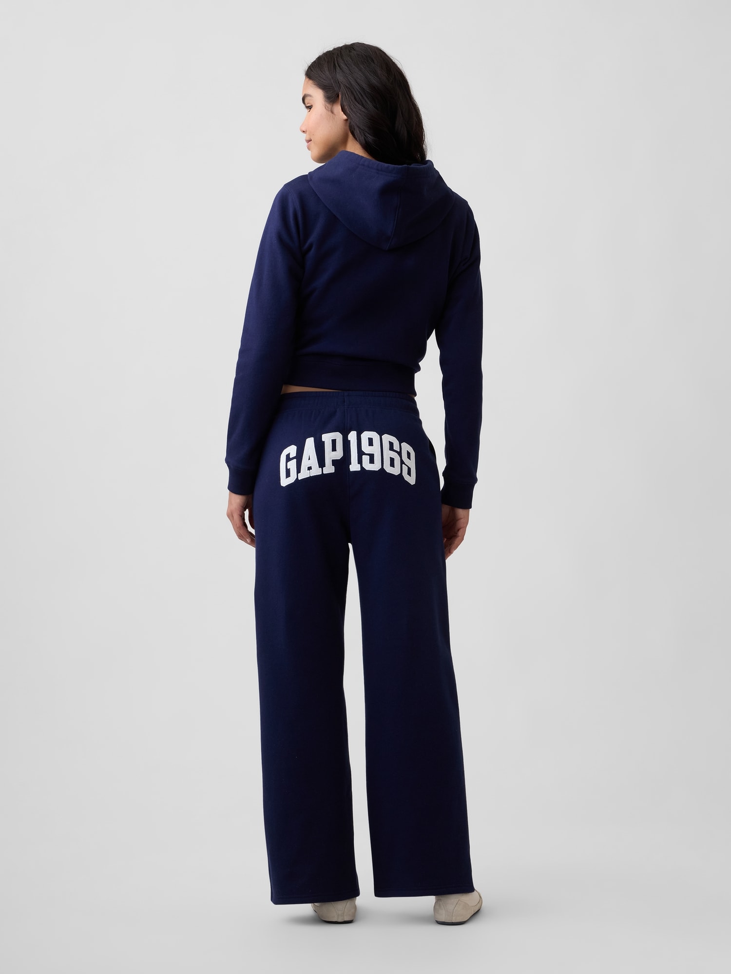 Gap公式オンラインストア | GAPグラフィック ストレート スウェットパンツ