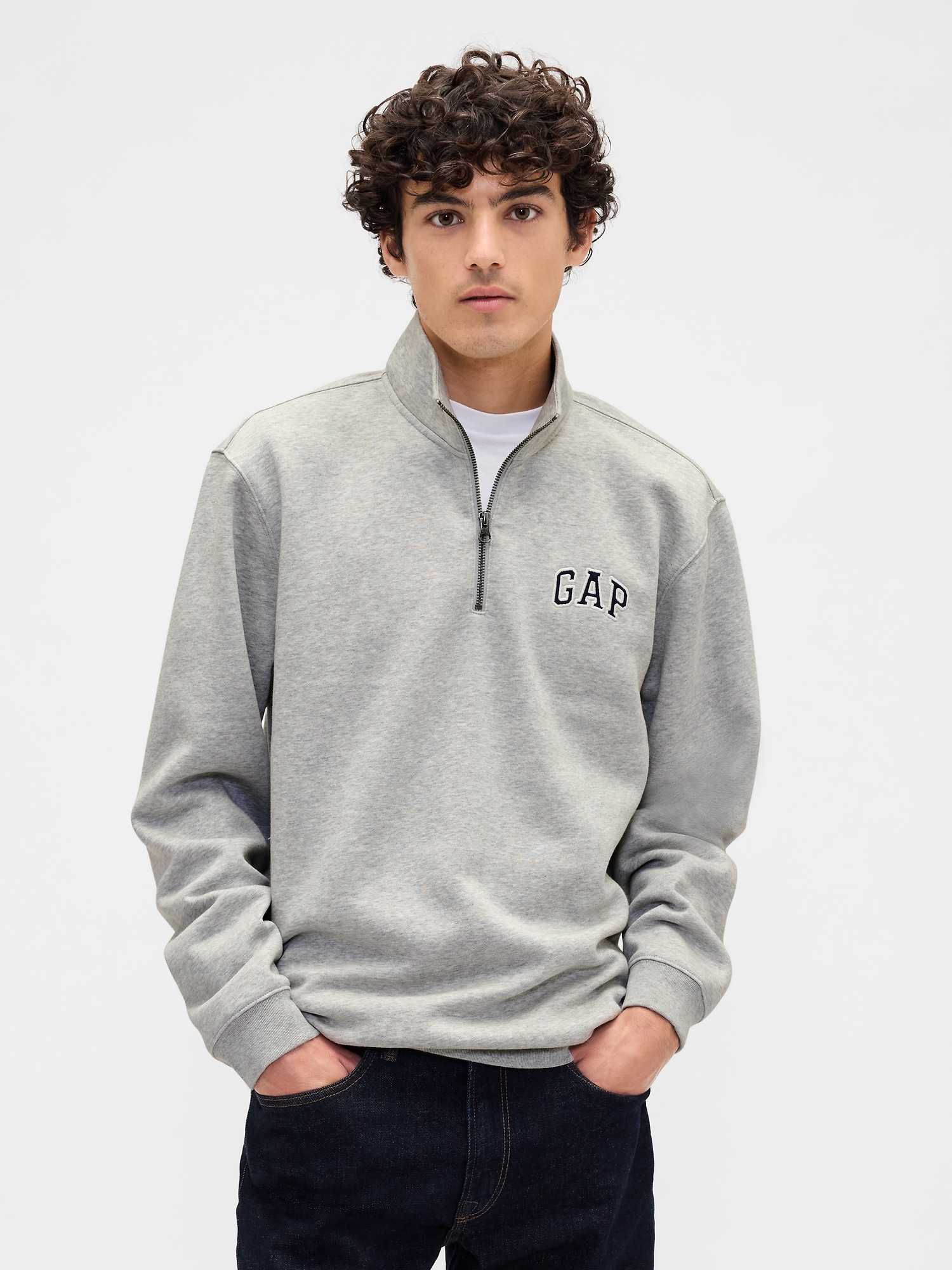 Gap公式オンラインストア | リラックスフィット GAPロゴ 1/4 ジップ