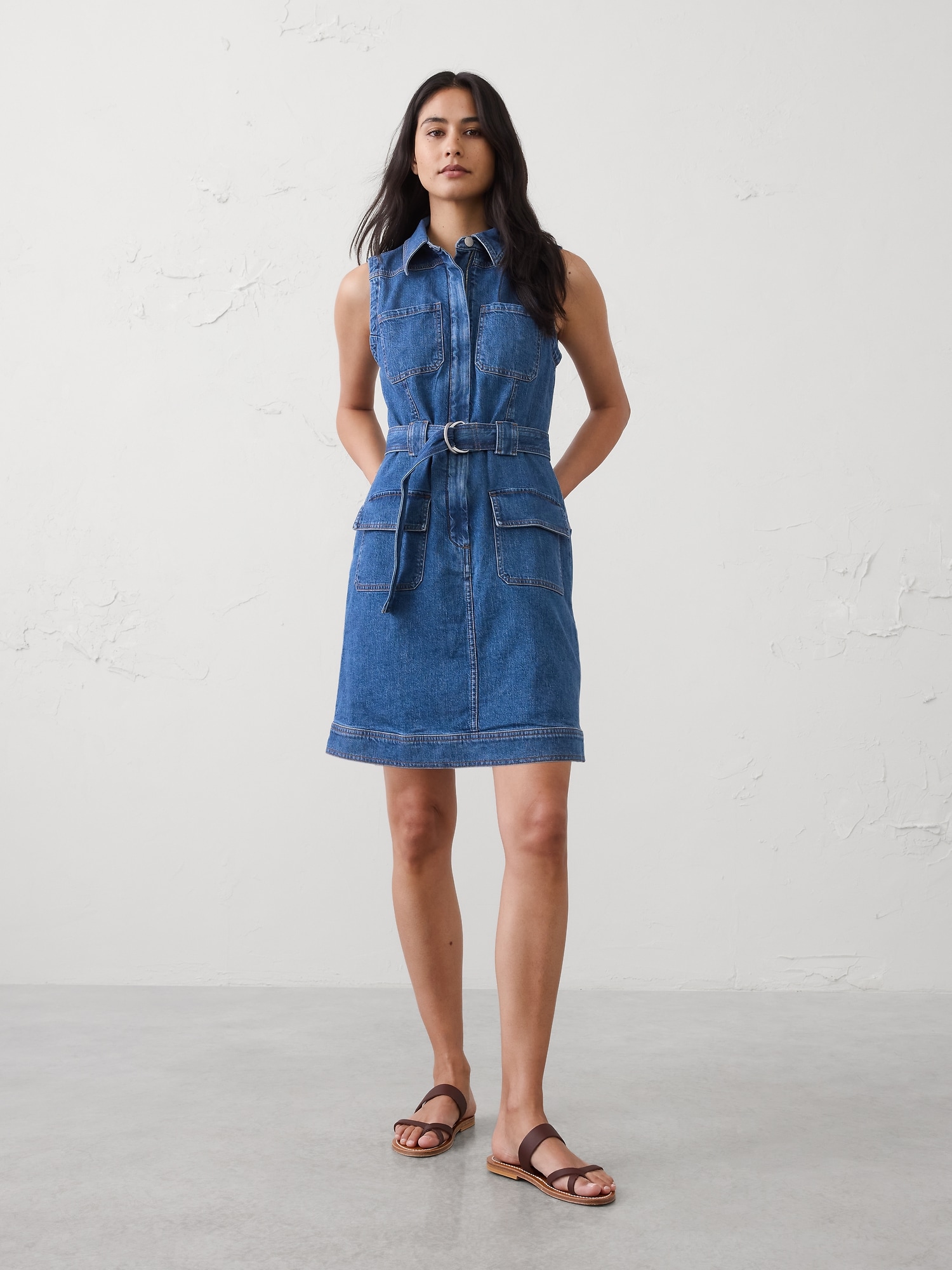 ROBE COURTE UTILITAIRE EN DENIM À PATCHWORK