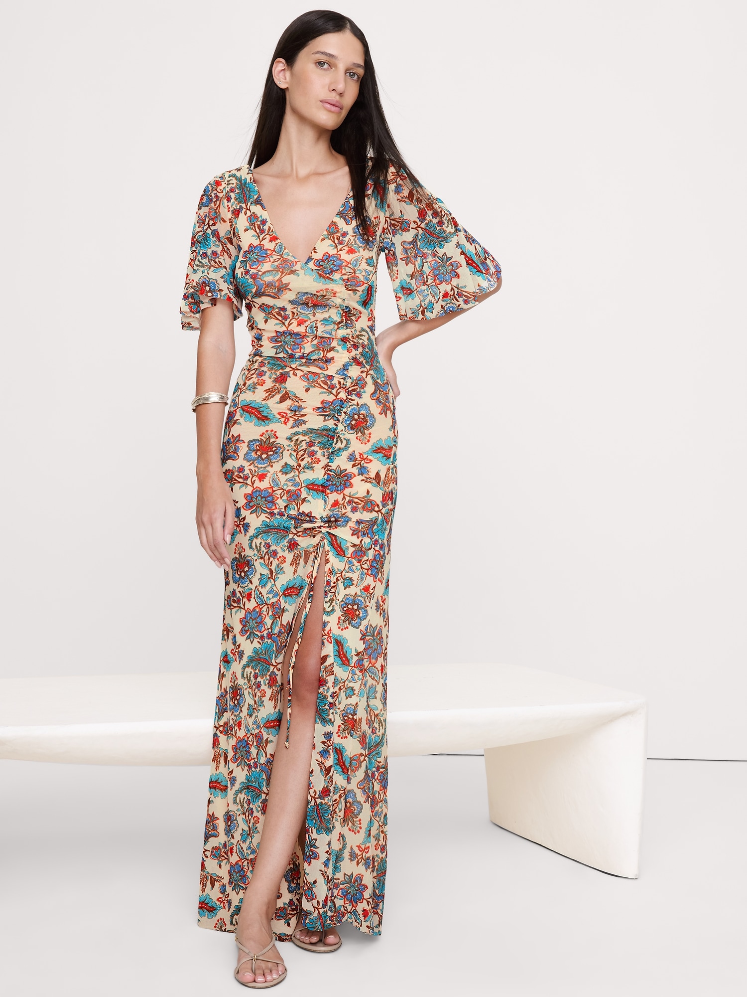 ROBE LONGUE EN TISSU À MAILLES À MANCHES FLOTTANTES