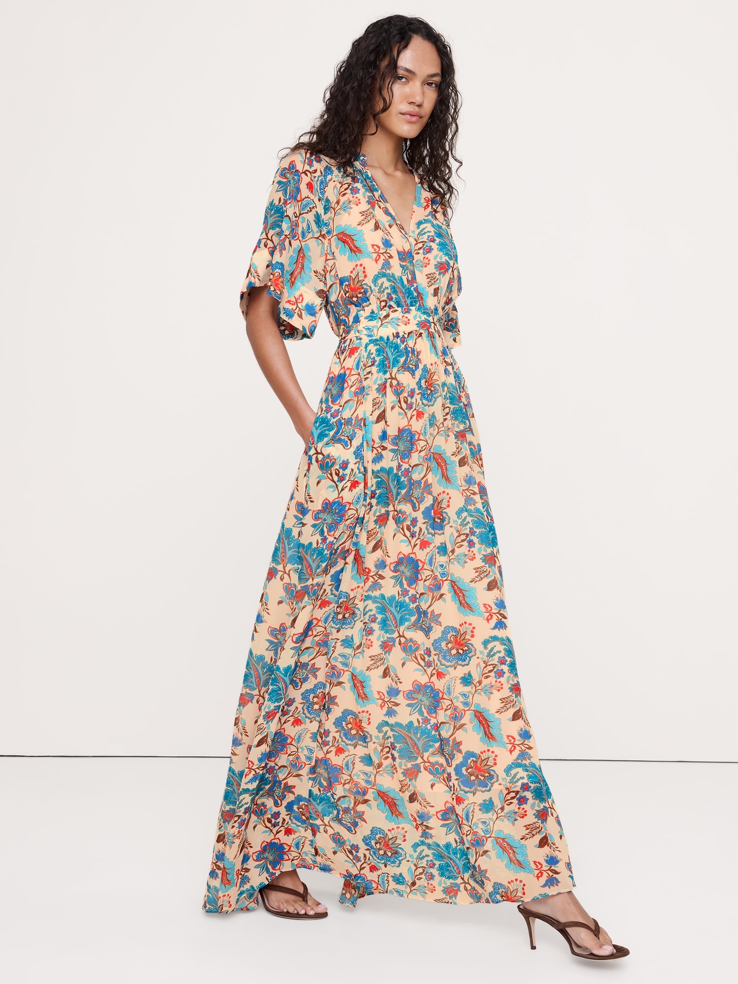 ROBE LONGUE À NOUER AU DOS