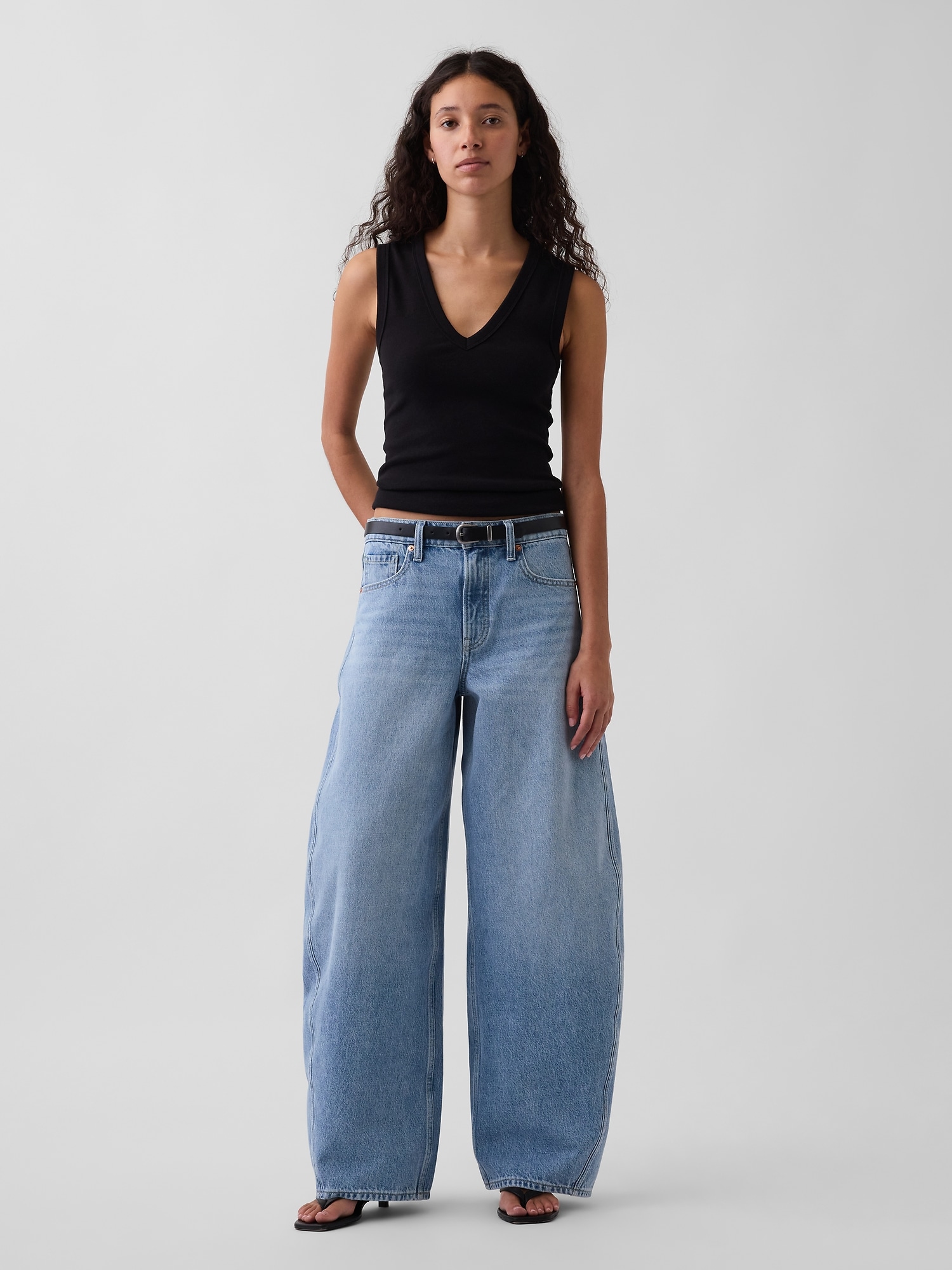 Mid Rise Baggy Taper Jeans