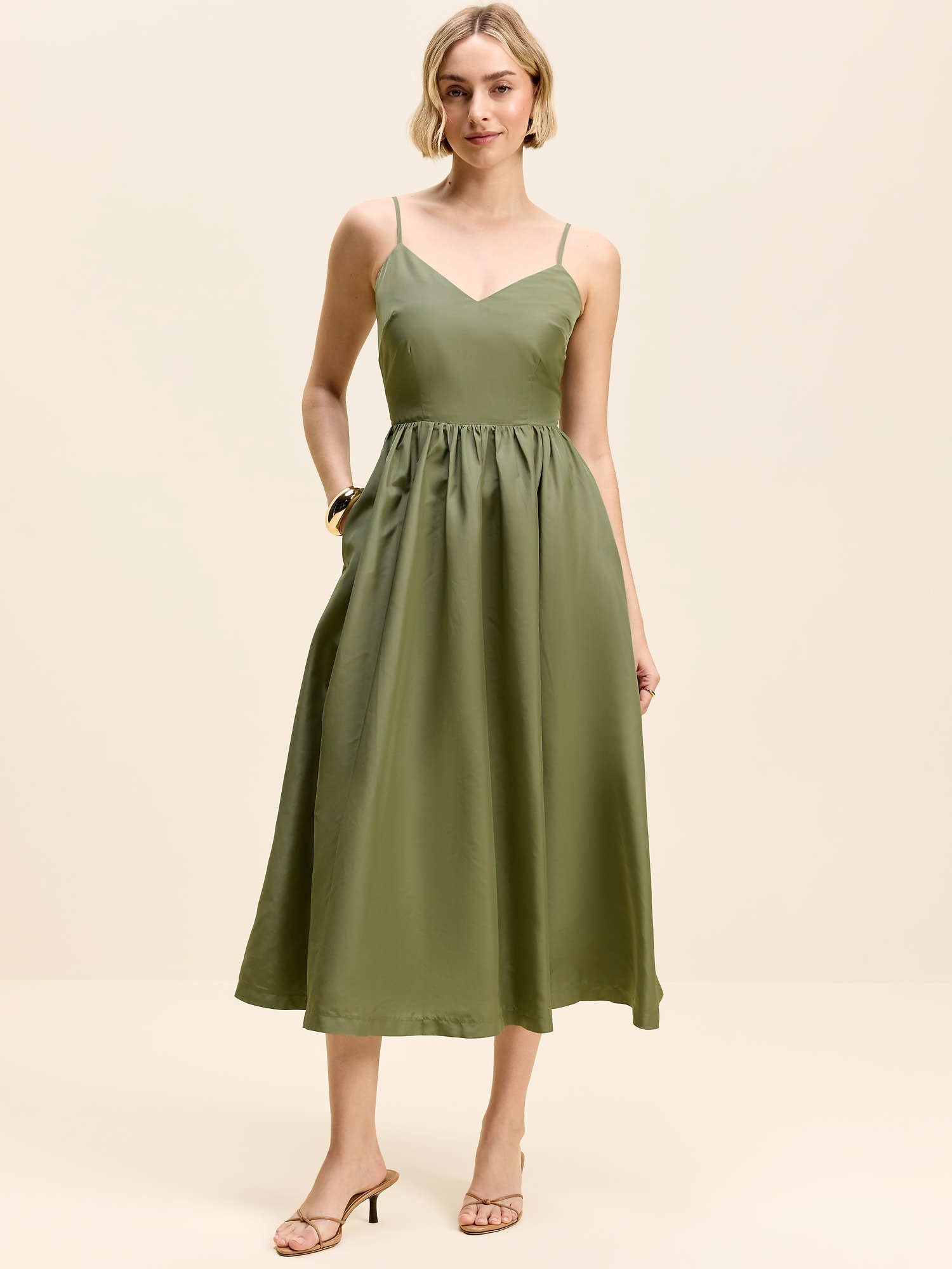 ROBE MI-LONGUE AJUSTÉE ET ÉVASÉE SANS MANCHES EN TAFFETAS MOMENTS SIGNÉS OLD NAVY
