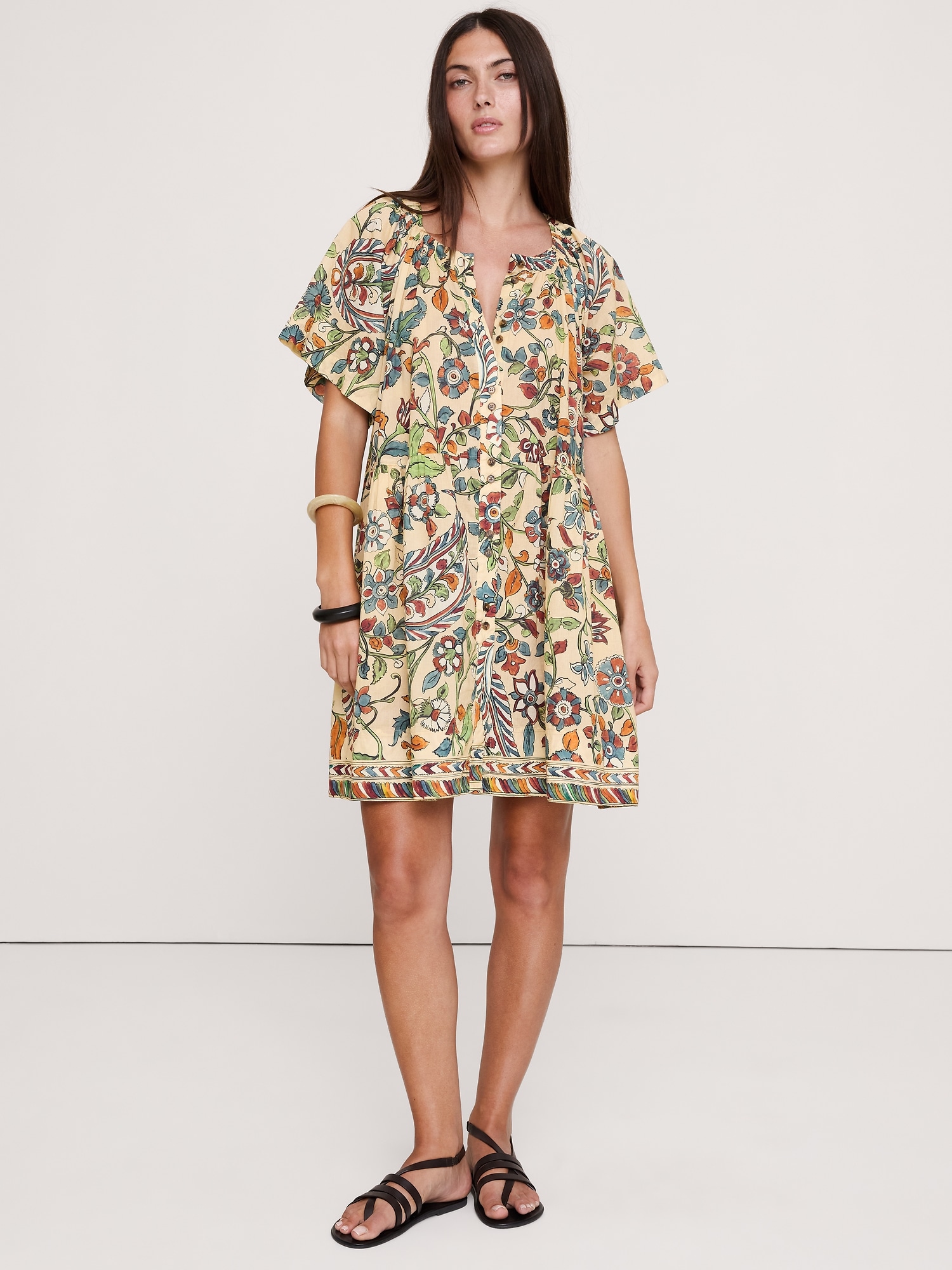 ROBE COURTE BOUTONNÉE