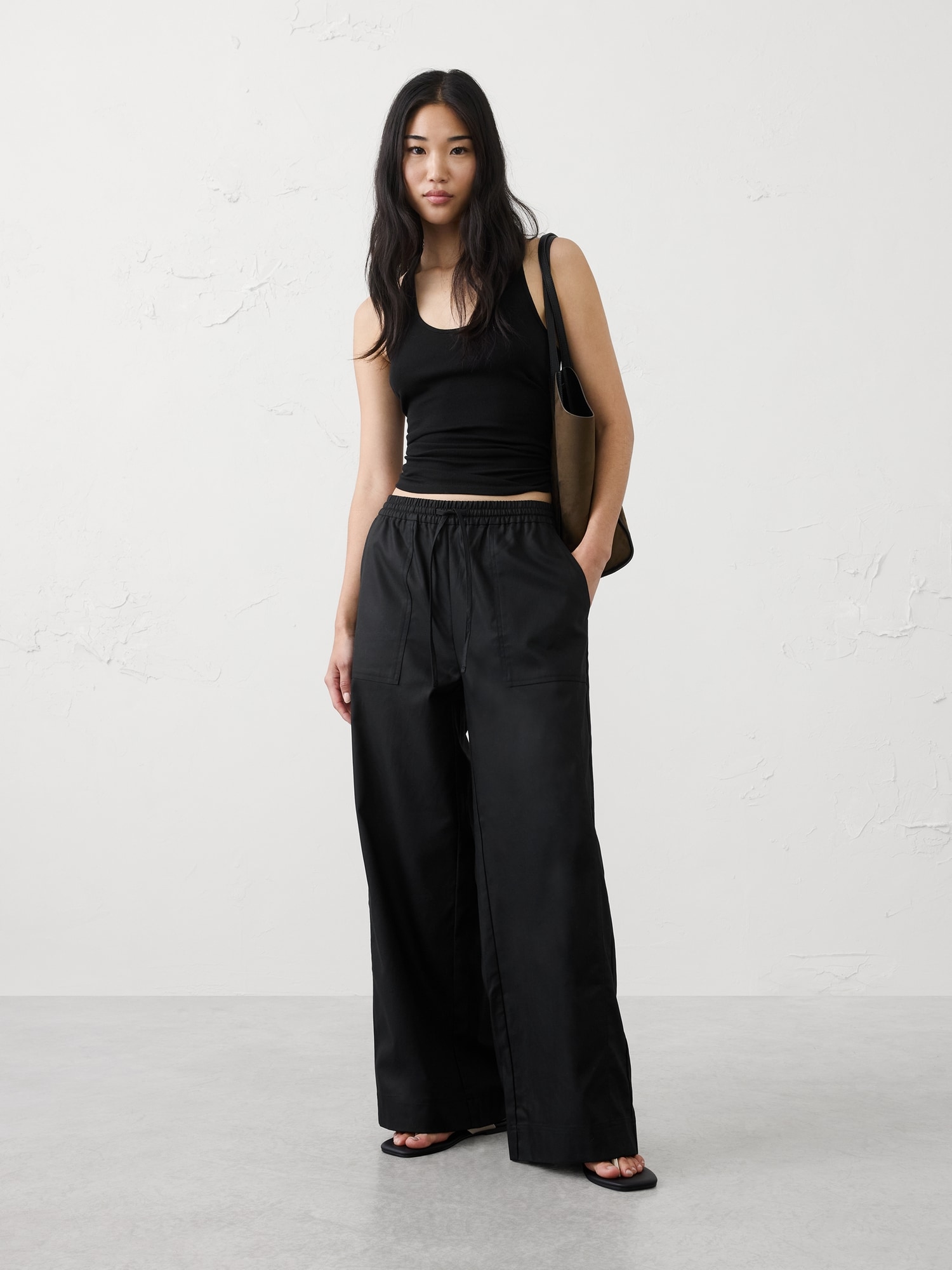 PANTALON DE PEINTRE UTILITAIRE À JAMBE LARGE ET À TAILLE MI-BASSE EXTENSIBLE EN SERGÉ
