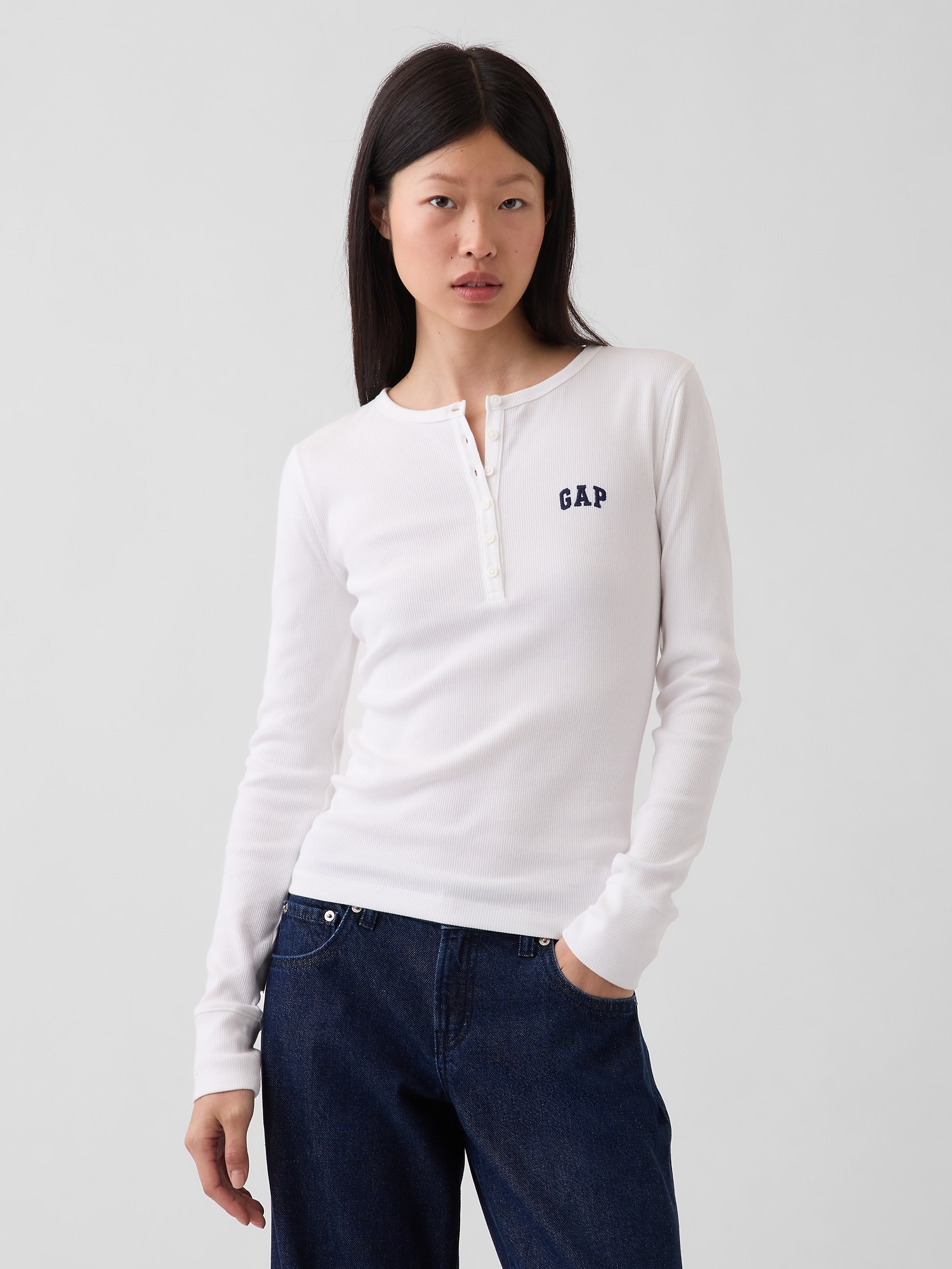 Gap公式オンラインストア | リブ GAPロゴ ヘンリーネックTシャツ
