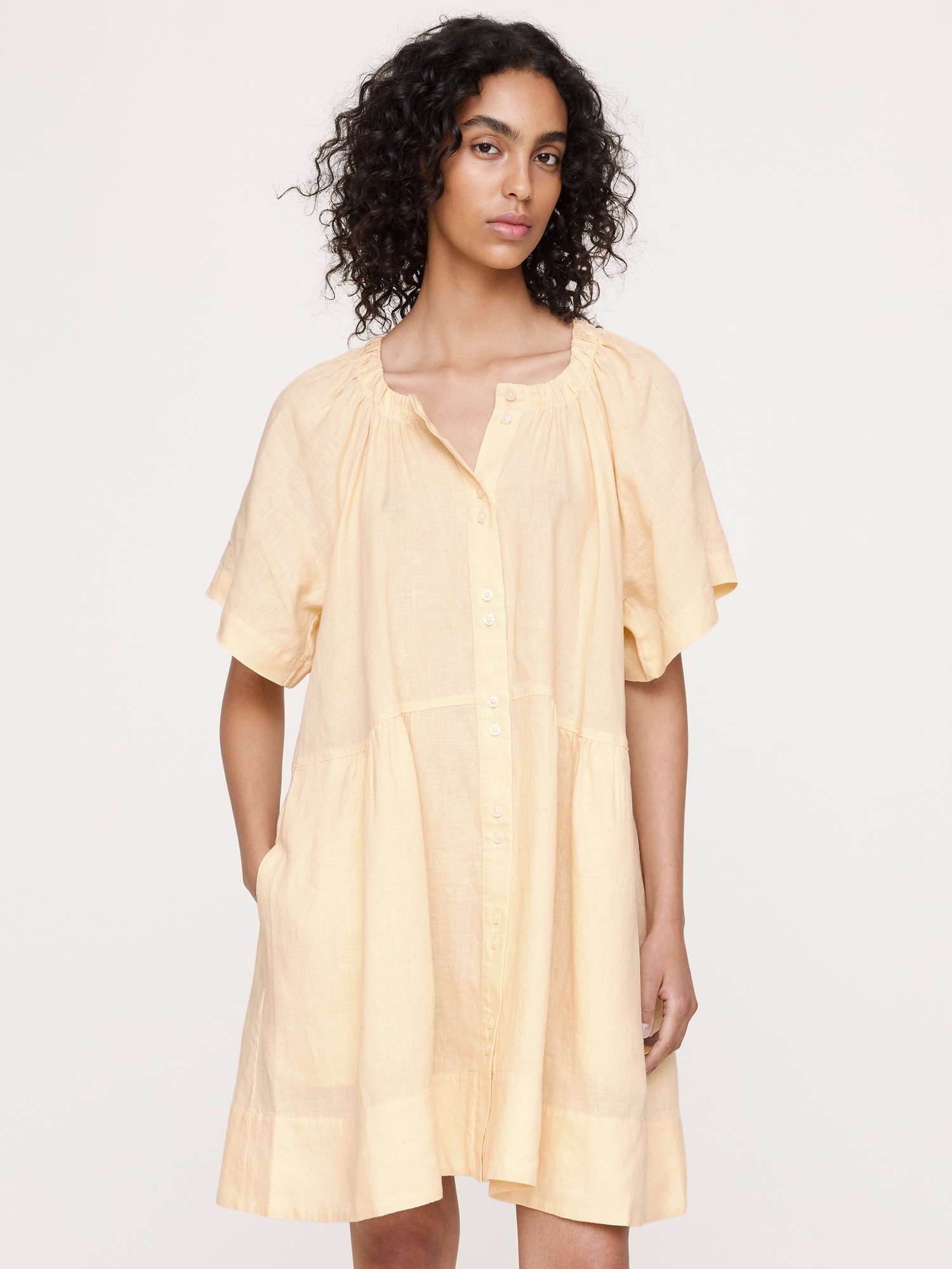 ROBE COURTE BOUTONNÉE