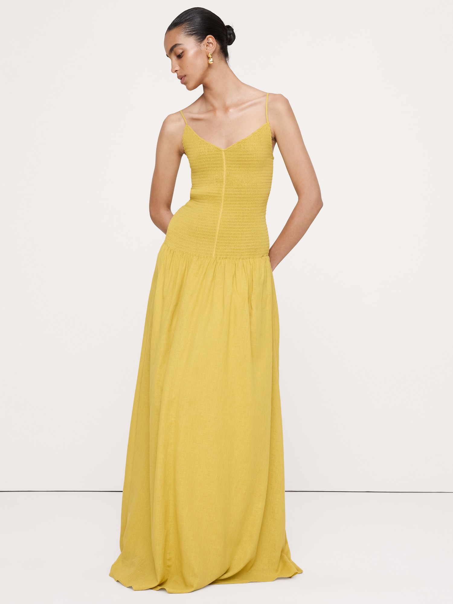 ROBE LONGUE EN VOILE DE LIN ET COTON À SMOCKS