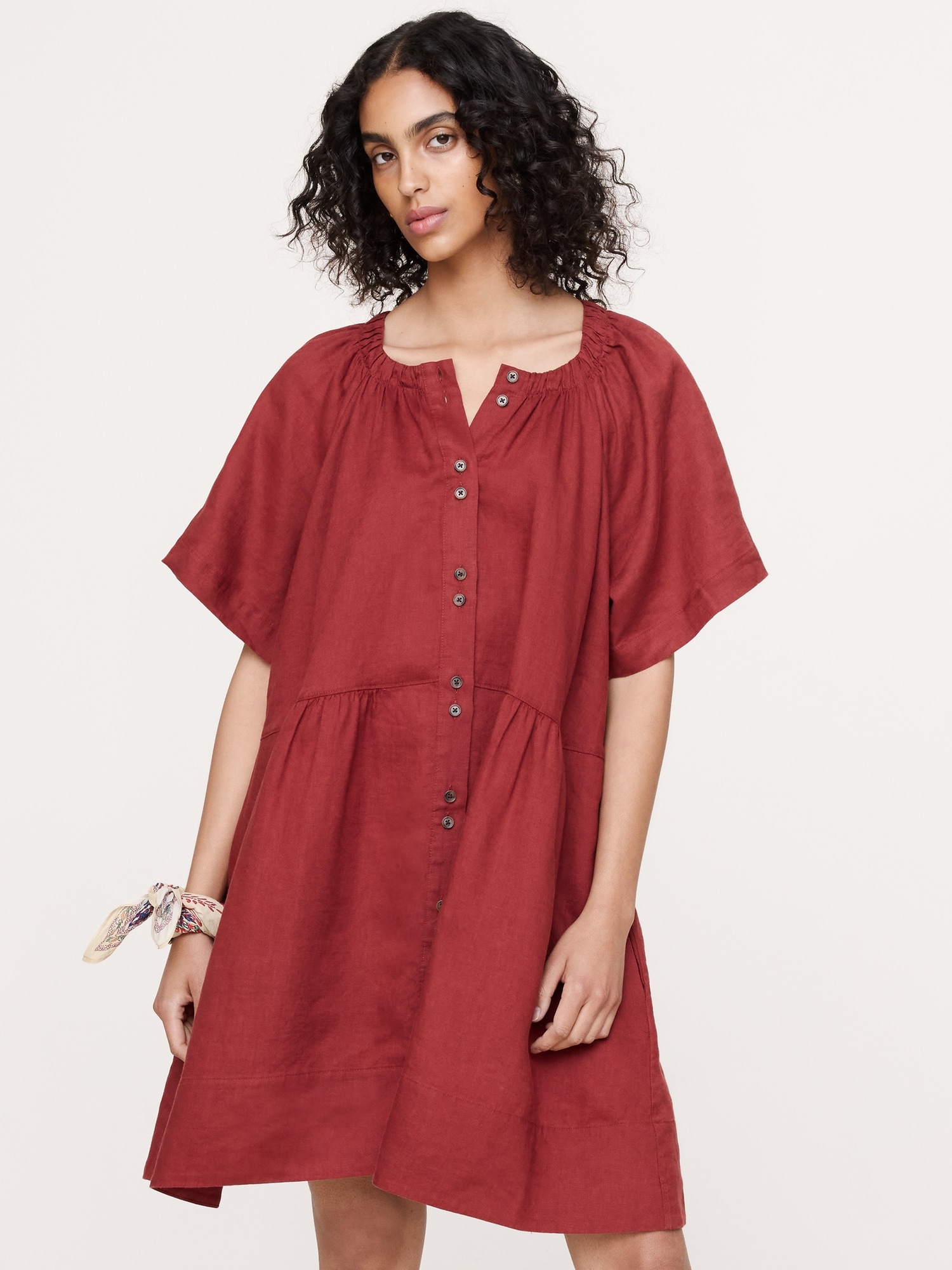 ROBE COURTE BOUTONNÉE