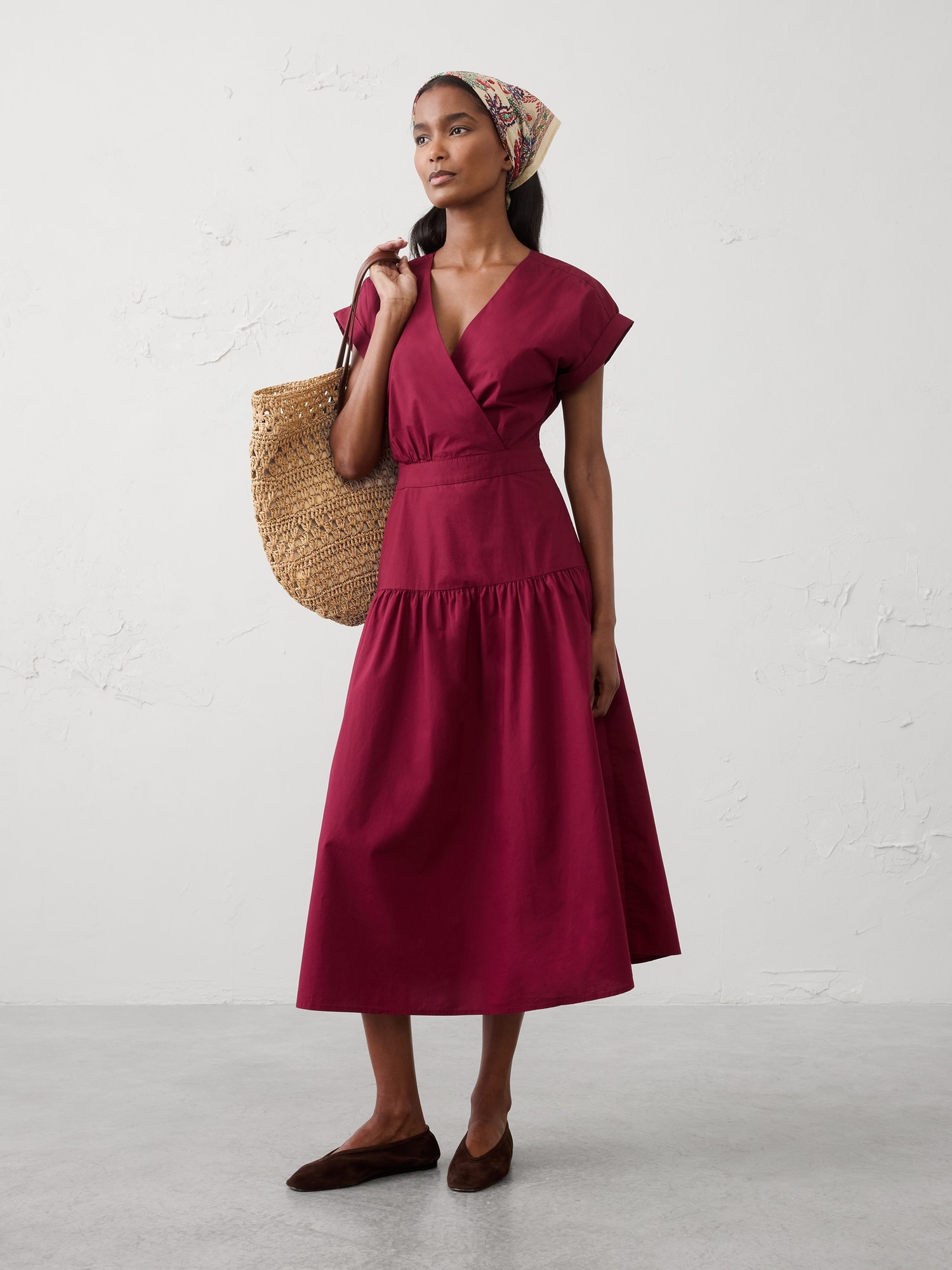ROBE MI-LONGUE EN POPELINE À SURPLIS