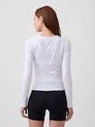 GapFit ブラッシュド ジャージー クロスオーバートップス-1