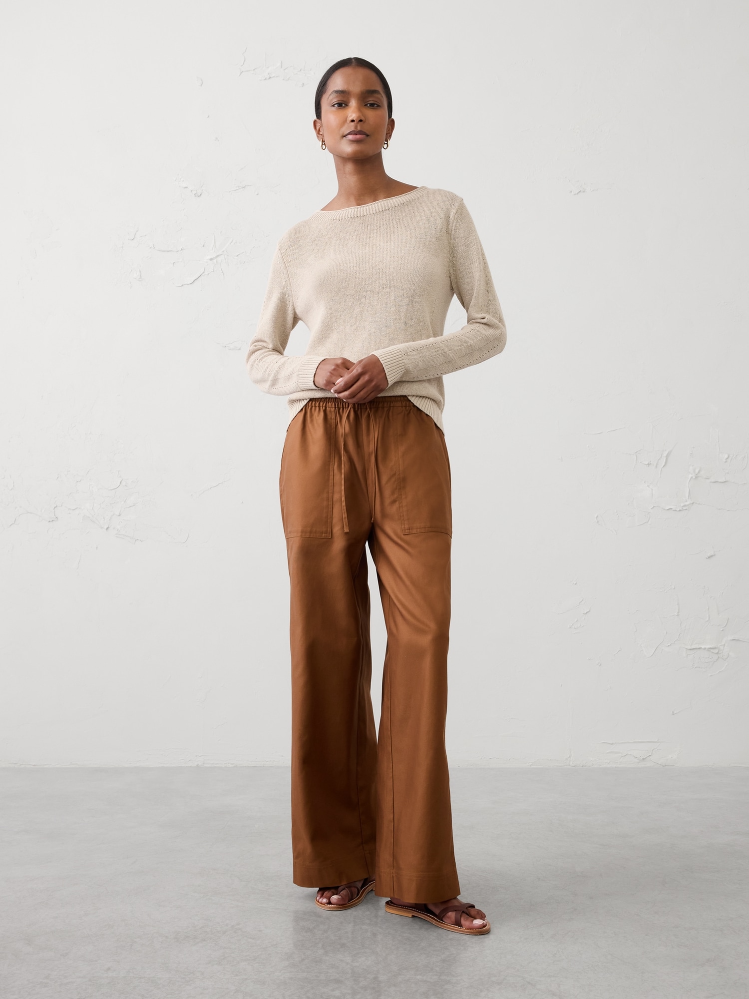 PANTALON DE PEINTRE UTILITAIRE À JAMBE LARGE ET À TAILLE MI-BASSE EXTENSIBLE EN SERGÉ