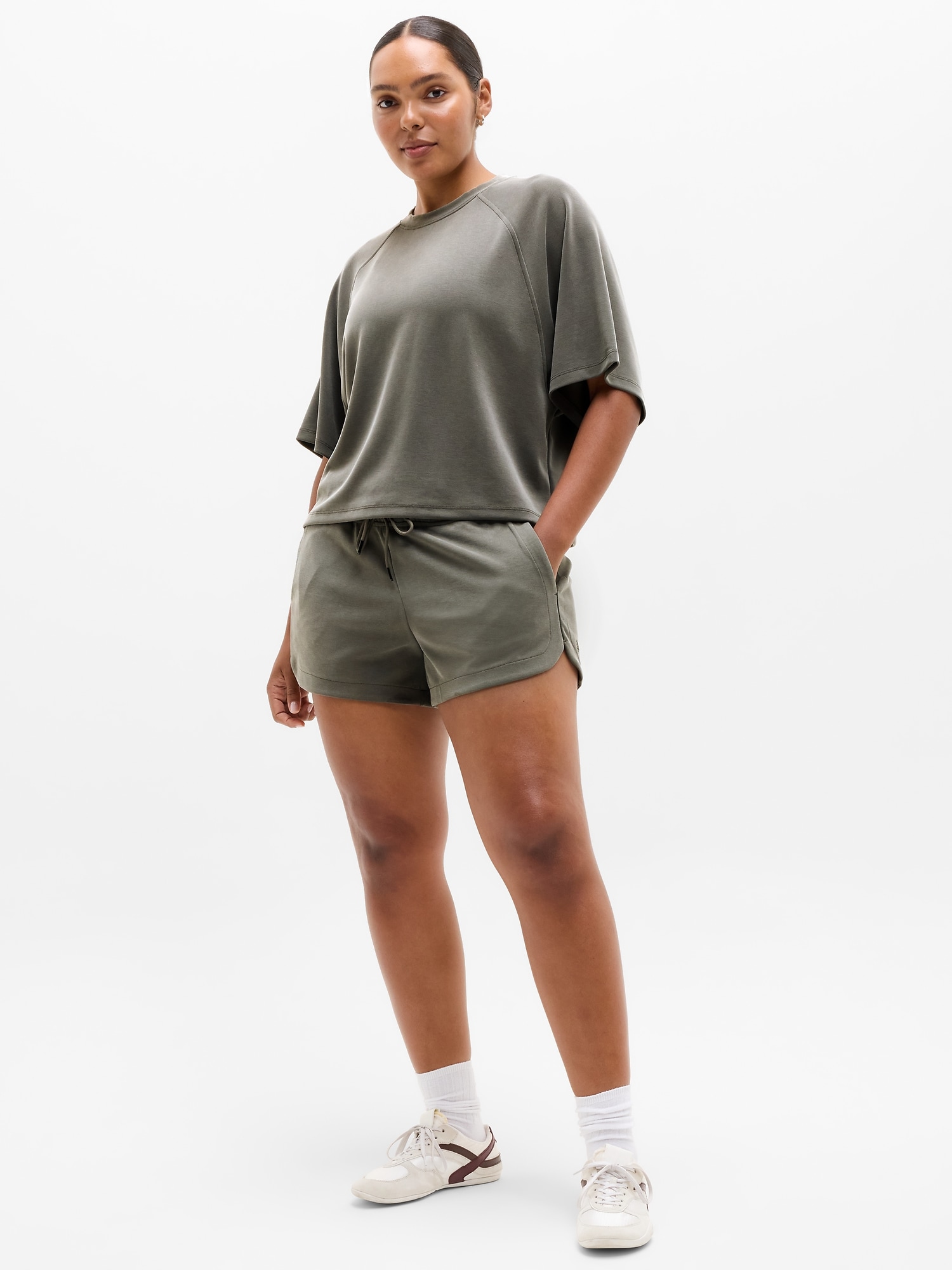 Athleta Seasoft Mid Rise 4" Short In Jungle