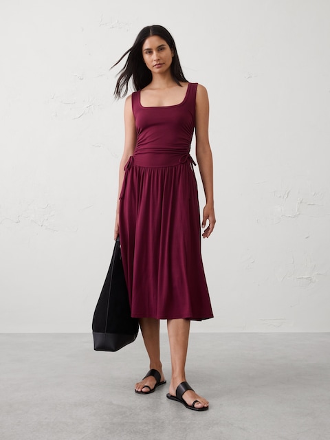 ROBE MI-LONGUE À TAILLE FRONCÉE EN TRICOT