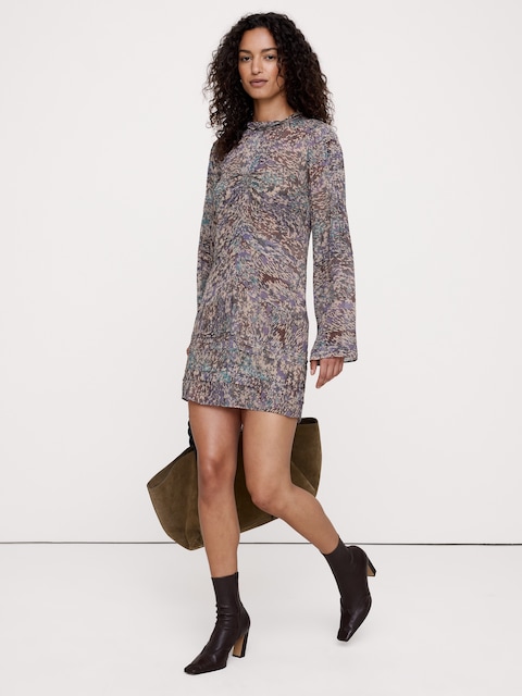 ROBE COURTE EN CRÊPE GEORGETTE À ENCOLURE À VOLANTS