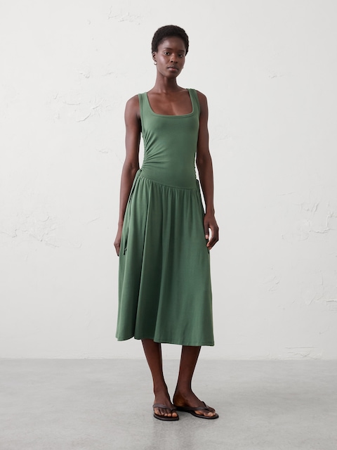 ROBE MI-LONGUE À TAILLE FRONCÉE EN TRICOT
