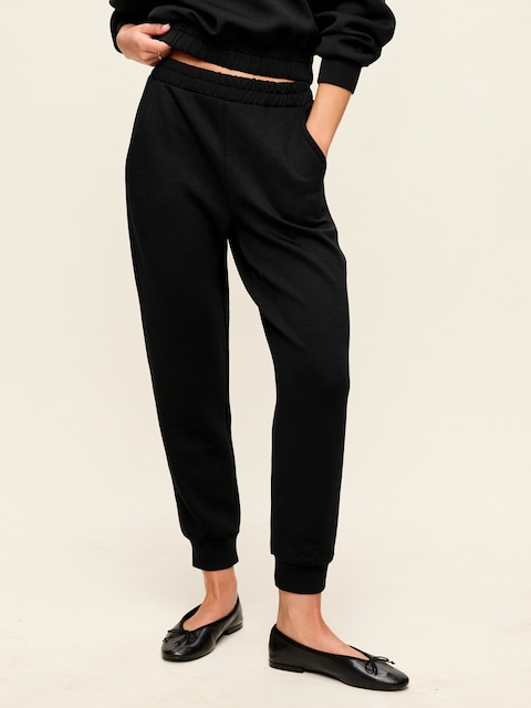 PANTALON DE JOGGING EN MOLLETON QUI REPREND SA FORME À TAILLE HAUTE