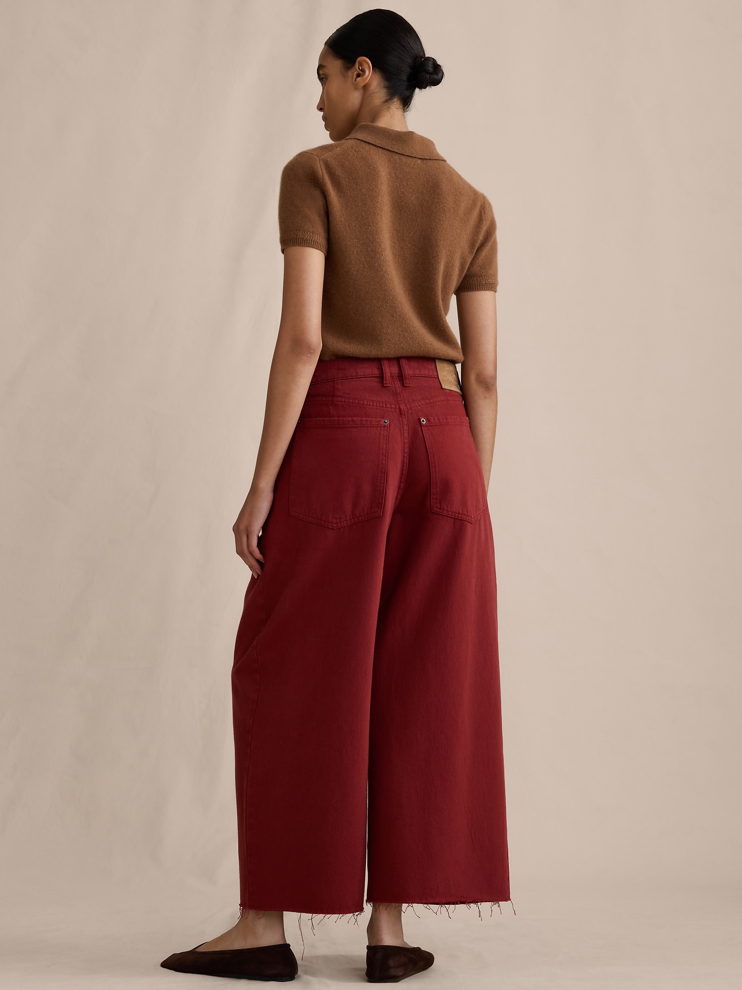 Mid-Rise Loose Pleated Crop Jean