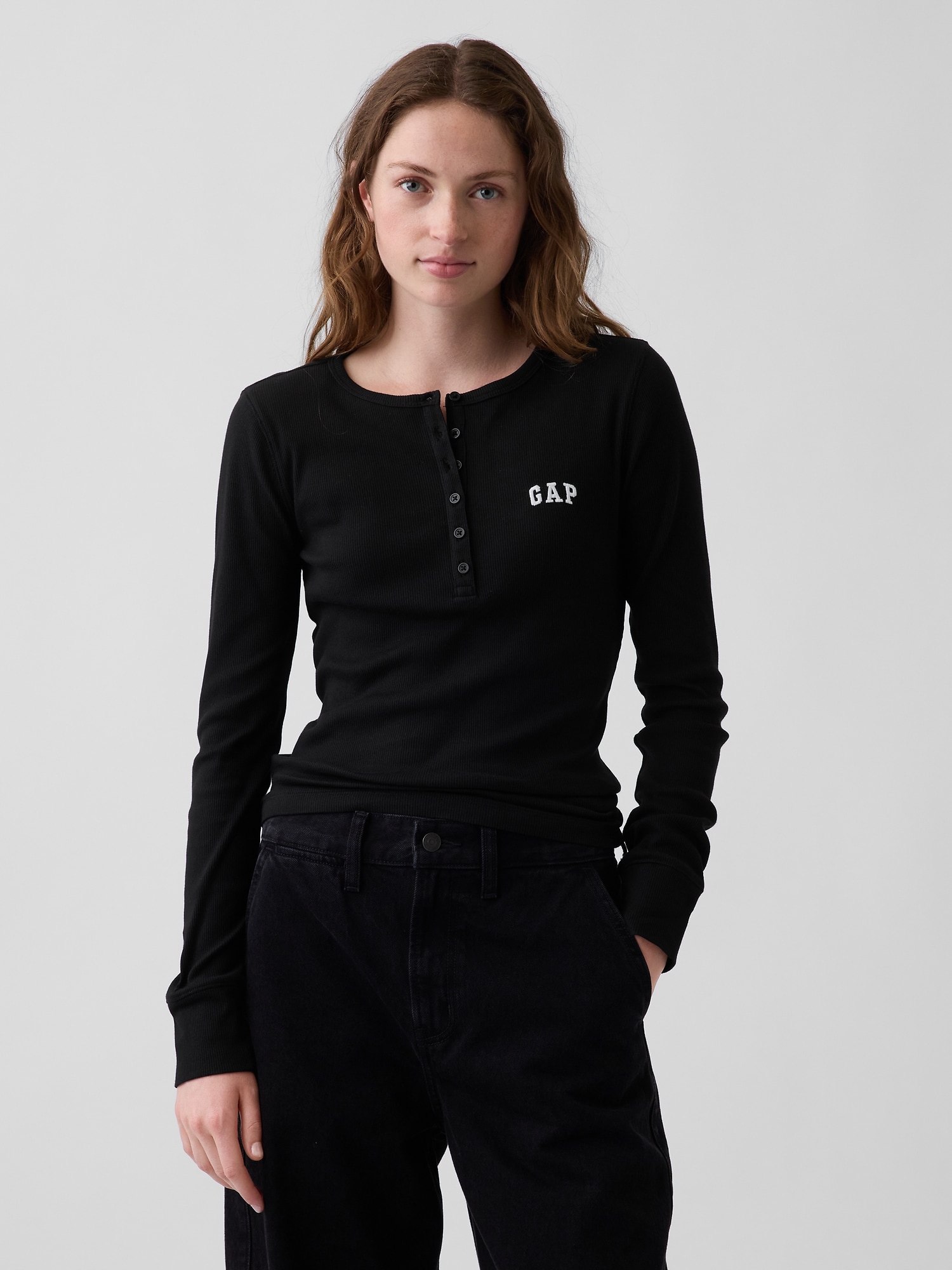 Gap公式オンラインストア | リブ GAPロゴ ヘンリーネックTシャツ