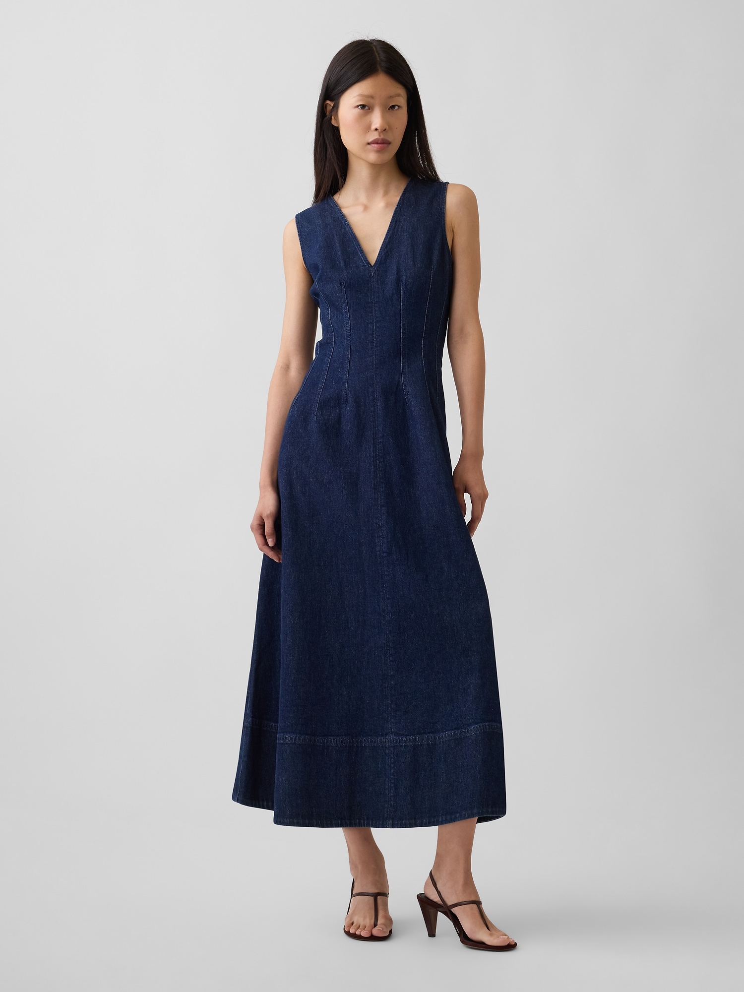 Gap公式オンラインストア | Denim V-Neck Maxi Dress
