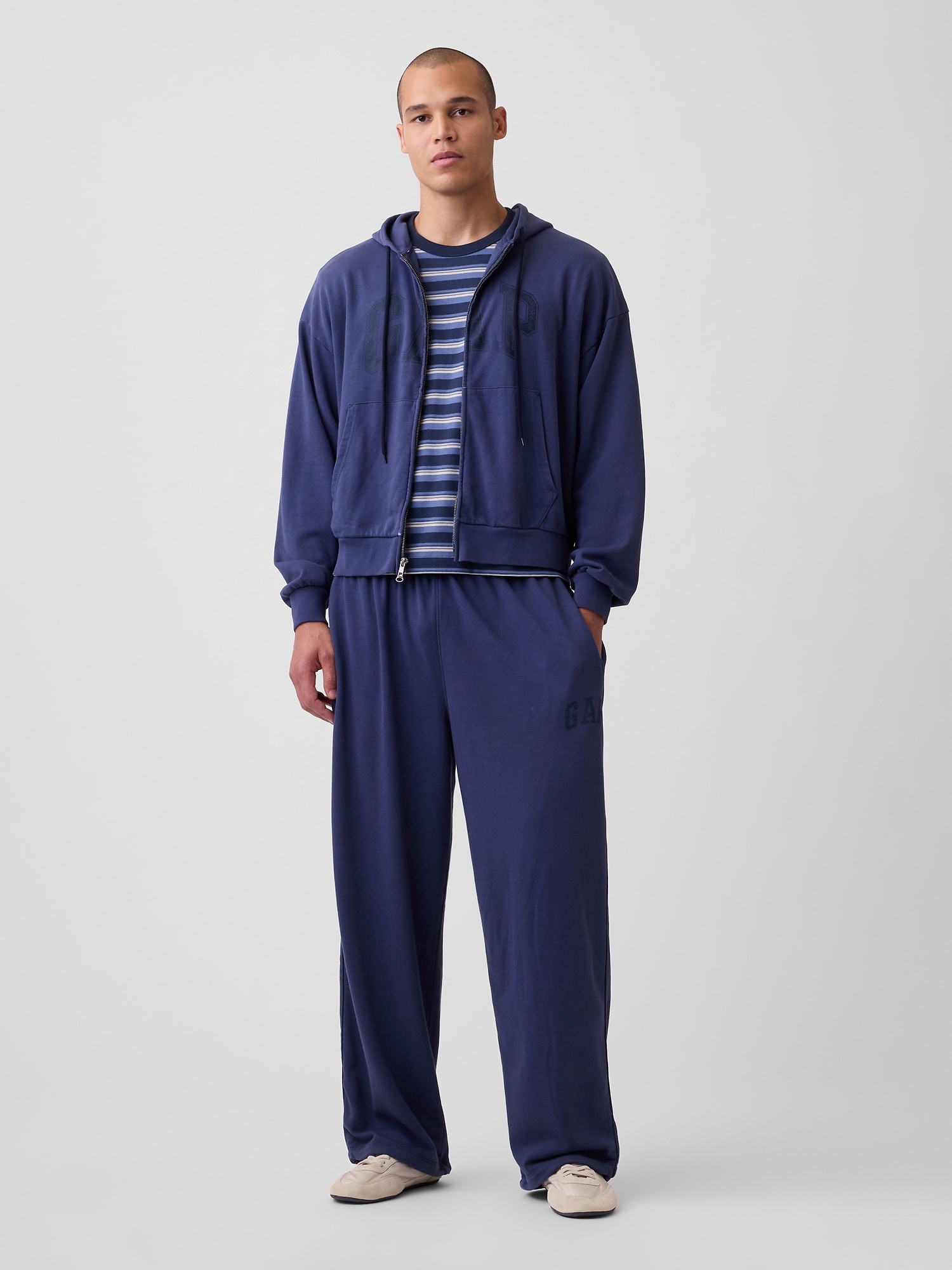 【美品】GAP ジップアップパーカー スウェットパンツ　セットアップ　Lサイズ Gap公式オンラインストア | VintageSoft Oversized Gap Logo Zip Hoodie