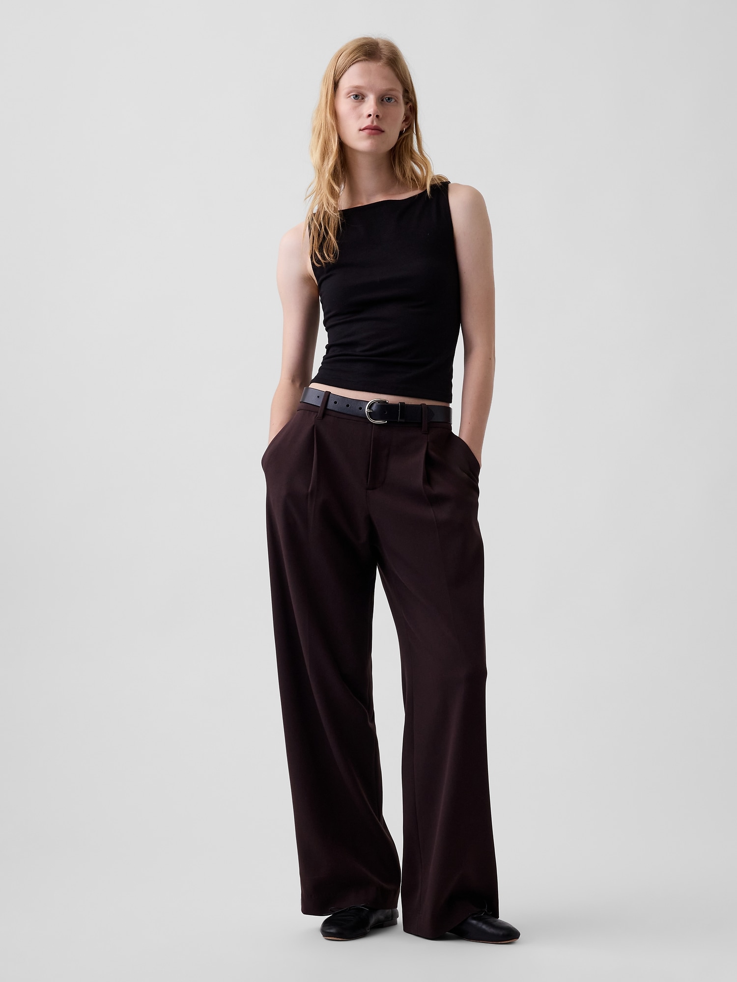 365 Low Rise Brushed Twill Pleated Trousers | Gap