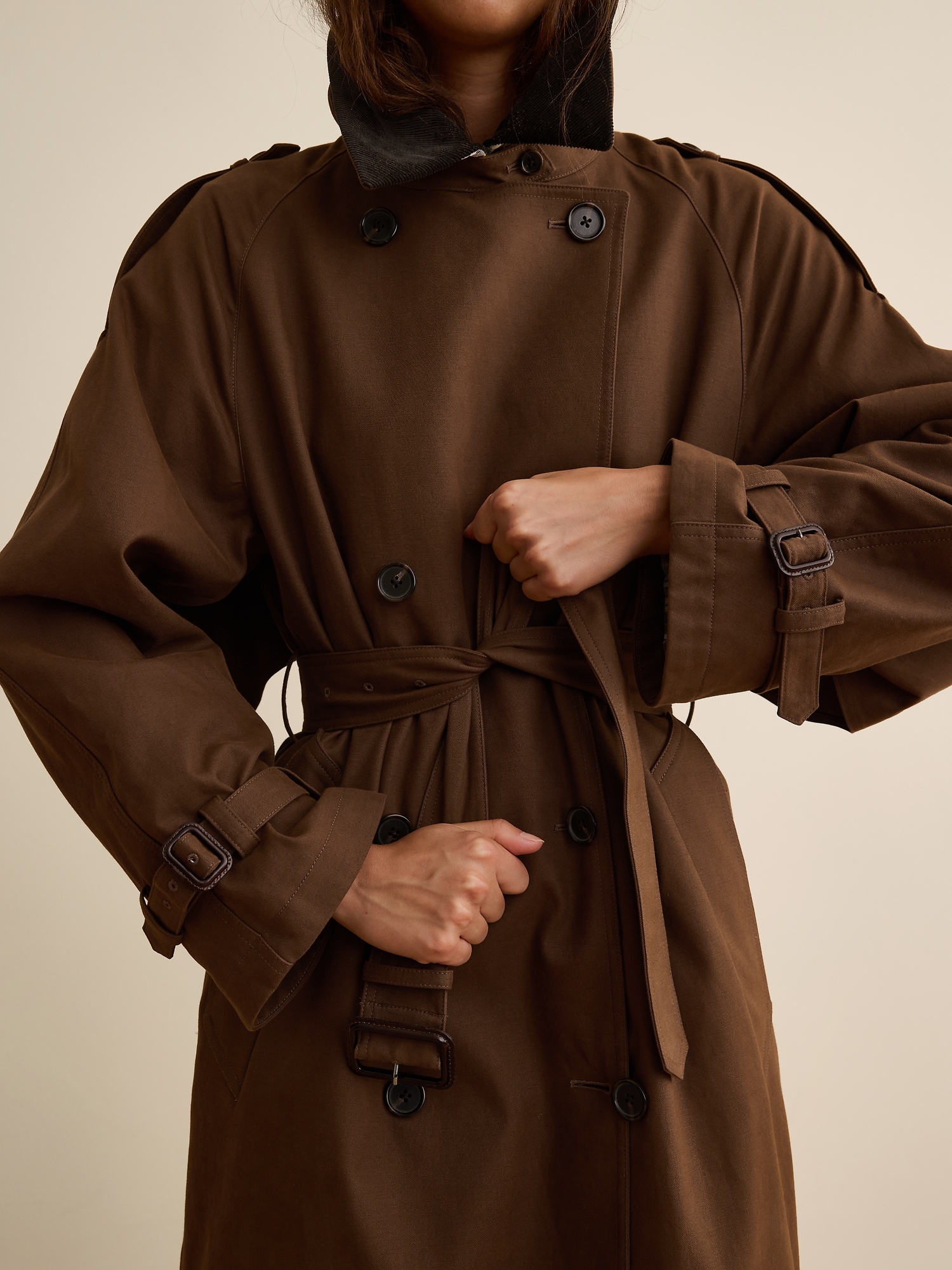 Banana Republic x La Ligne コットン ケープトレンチコート-4