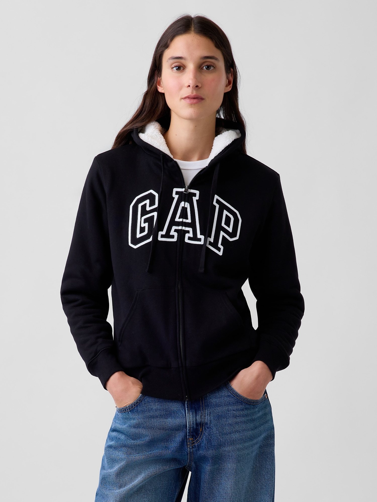 リラックスフィットGAPロゴ裏ボアジップアップパーカー Gap公式オンラインストア | リラックスフィット GAPロゴ 裏ボア ジップ