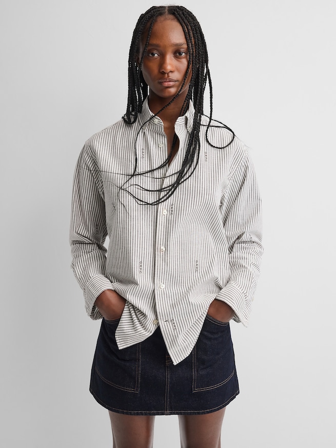 Gap &times; A.P.C. リラックスフィット ロゴ オックスフォードシャツ-3