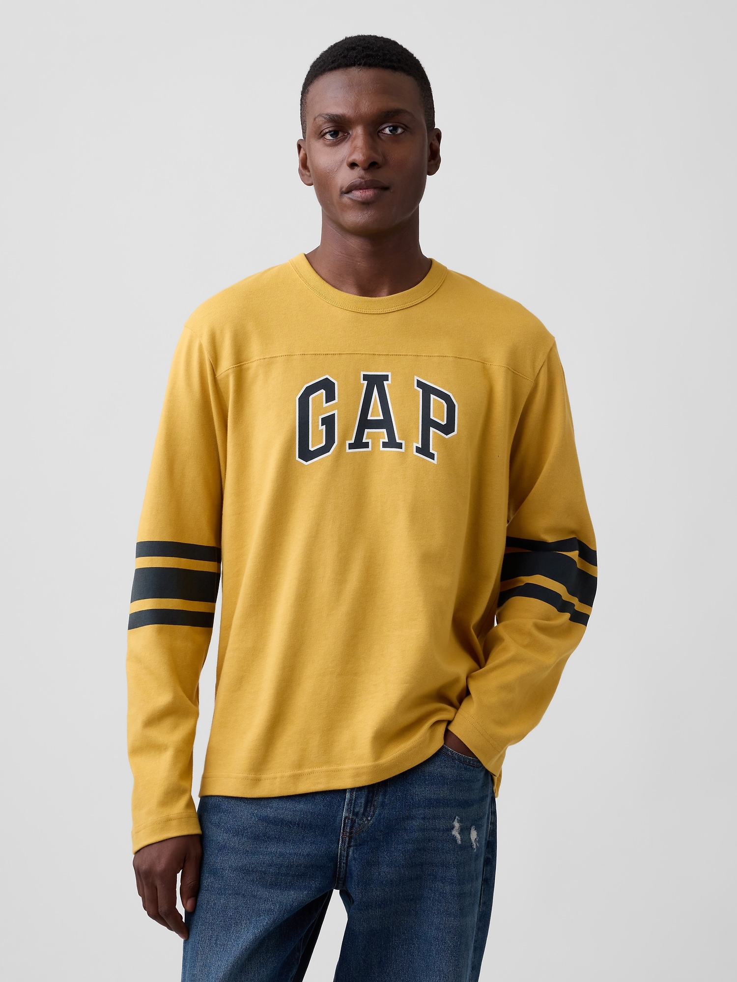 トップス GAP Gap公式オンラインストア | バーシティスタイル GAPロゴTシャツ