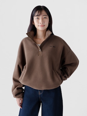 リラックスフィット GAPロゴ マイクロフリース ハーフスナップボタン スウェットシャツ