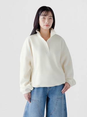 リラックスフィット GAPロゴ マイクロフリース ハーフスナップボタン スウェットシャツ