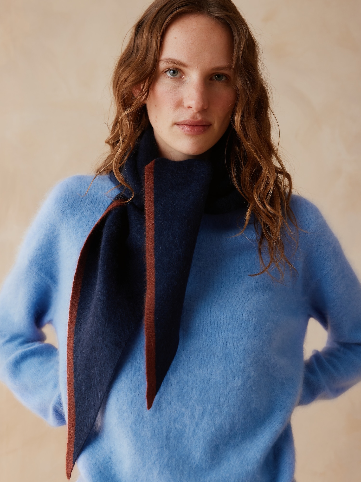 Banana Republic x Zankov | Beau ブラッシュド カシミヤ トライアングル スカーフ-0